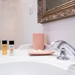 Bed & Breakfast Chateau Pont Saint-martin 4*