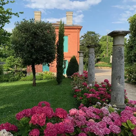 Chateau Pont Saint-martin 4*