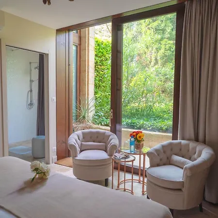 Chateau Pont Saint-martin 4*