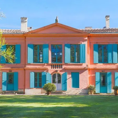 Chateau Pont Saint-martin 4*