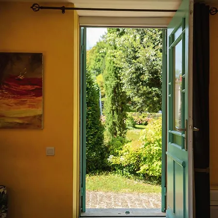 Chateau Pont Saint-martin B&B