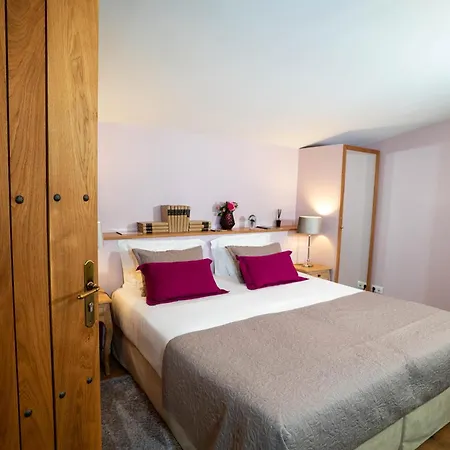 Chateau Pont Saint-martin Bed and breakfast