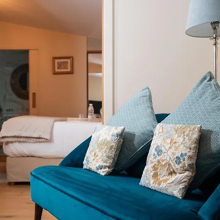 Chateau Pont Saint-martin Couette-café 4*