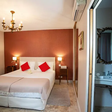 Chateau Pont Saint-martin 4*