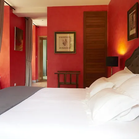 Chateau Pont Saint-martin 4*
