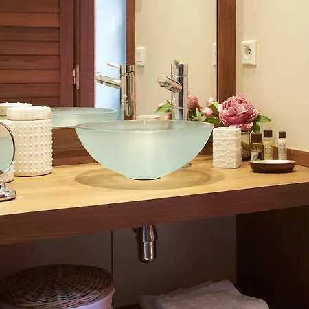 فندق مبيت وإفطار Chateau Pont Saint-martin 4*
