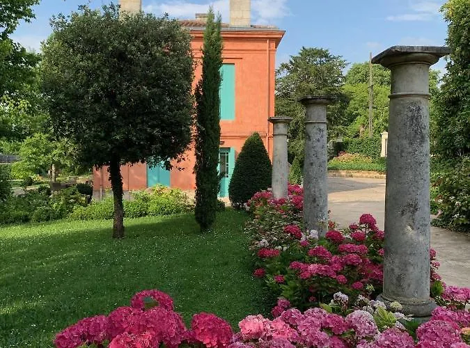 Chateau Pont Saint-martin 4*