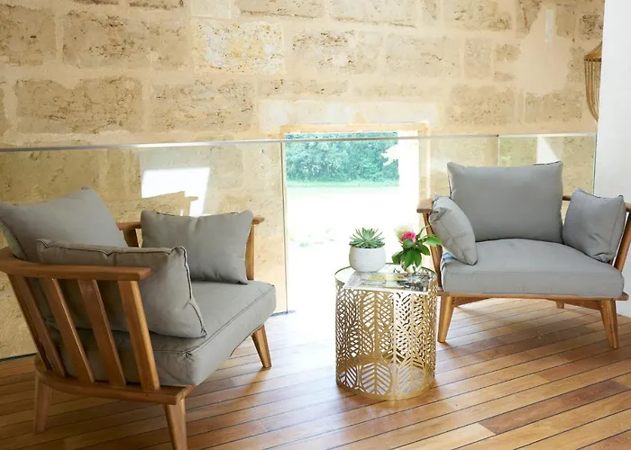 Chateau Pont Saint-martin 4*