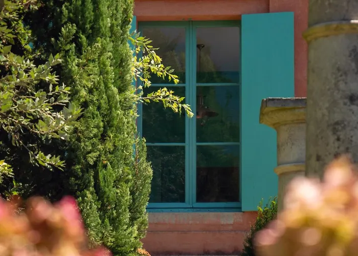 Chateau Pont Saint-martin