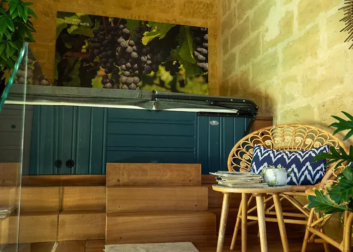 Chateau Pont Saint-martin Bed & Breakfast