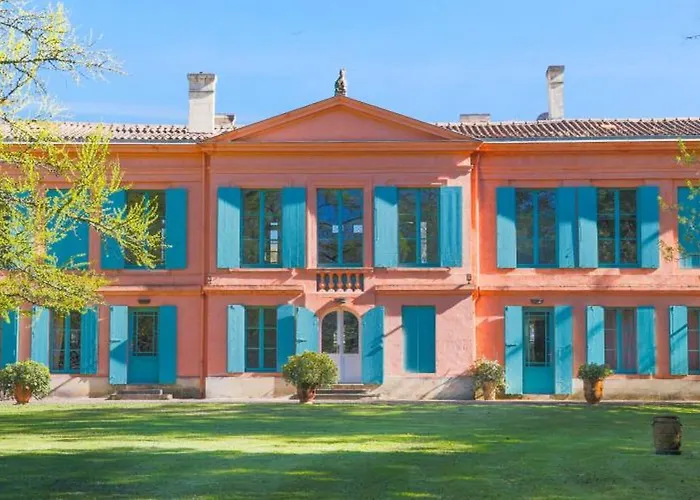 Chateau Pont Saint-martin 4*