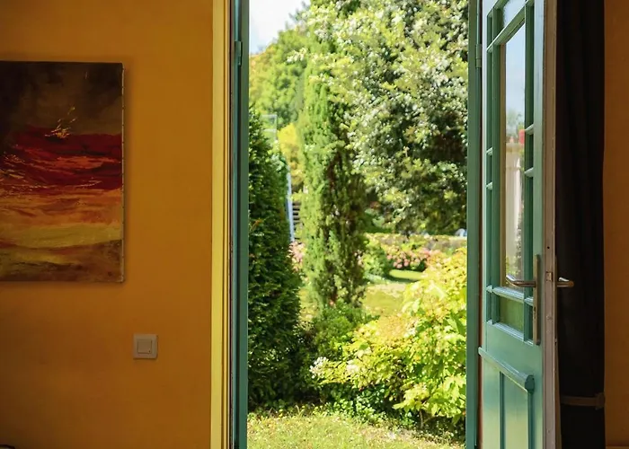 Chateau Pont Saint-martin Bed & Breakfast