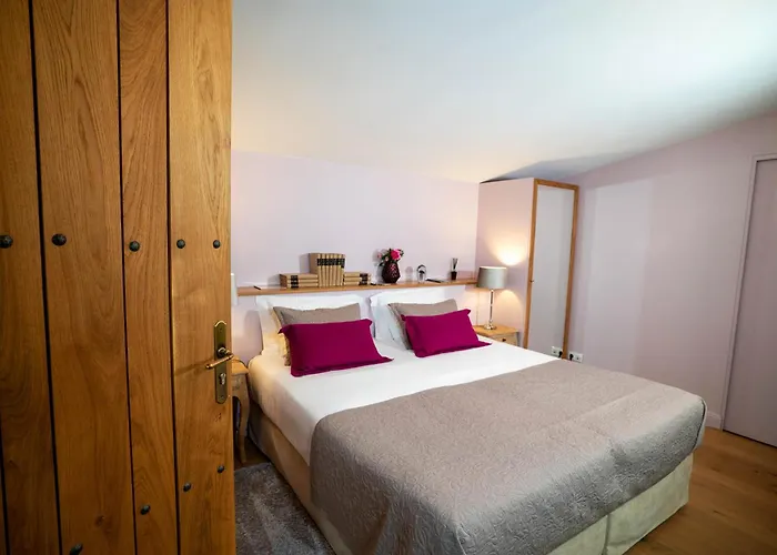 Chateau Pont Saint-martin Bed & Breakfast