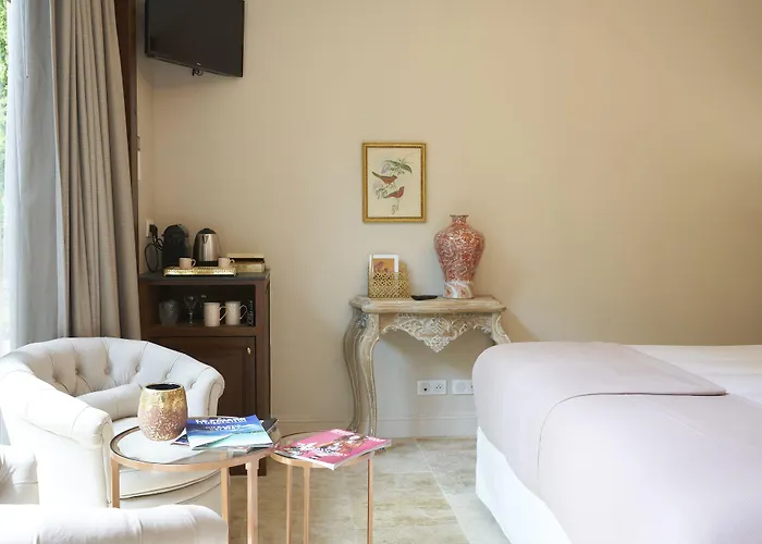 Chateau Pont Saint-martin 4* Léognan