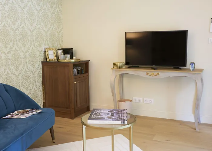 Chateau Pont Saint-martin Bed & Breakfast