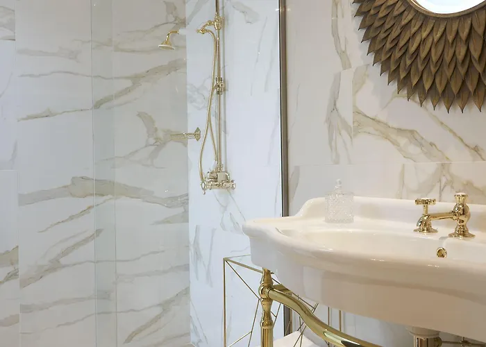 Chateau Pont Saint-martin Bed & Breakfast