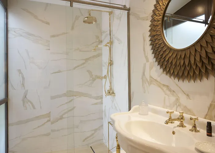 Chateau Pont Saint-martin Bed & Breakfast