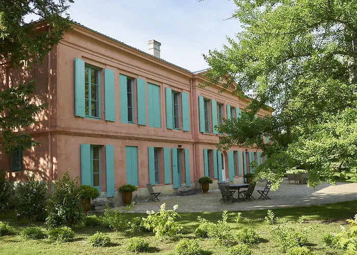 Chateau Pont Saint-martin Bed & Breakfast